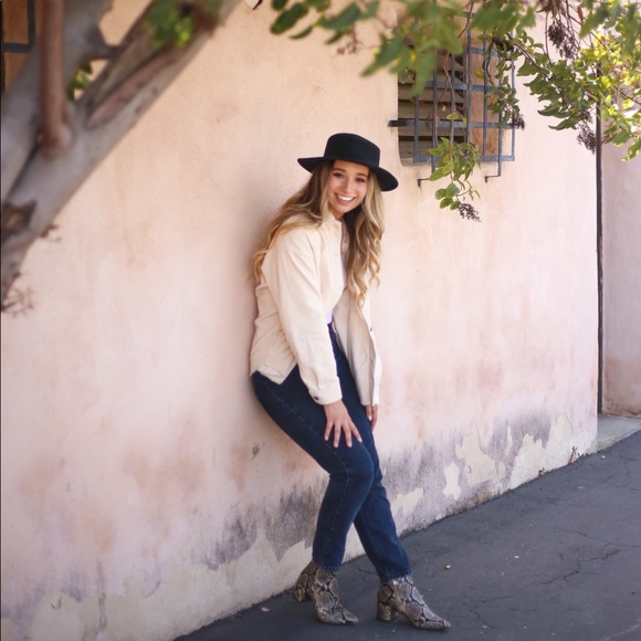 Meet your Posher, Jillian - Picture 1 of 1